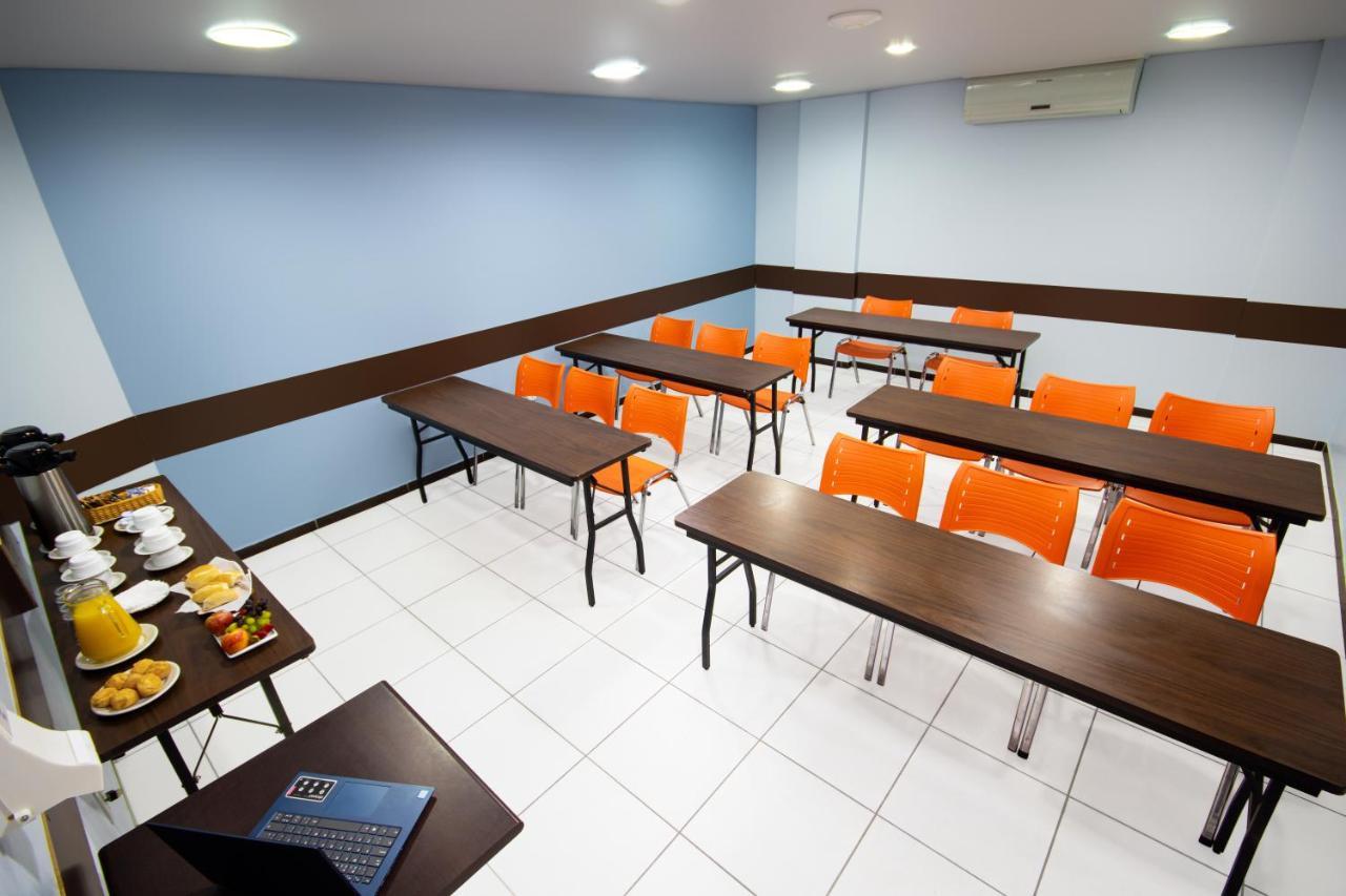 Hotel Dan Inn Sao Carlos By Nacional Inn Esterno foto