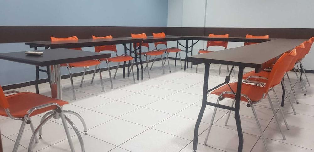Hotel Dan Inn Sao Carlos By Nacional Inn Esterno foto