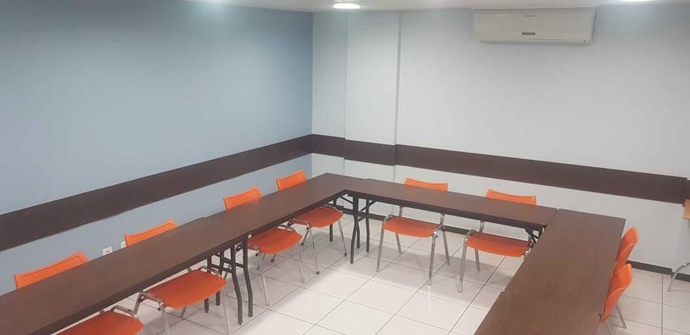 Hotel Dan Inn Sao Carlos By Nacional Inn Esterno foto
