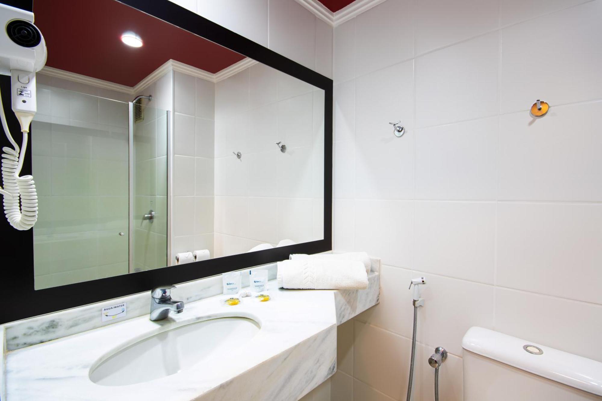 Hotel Dan Inn Sao Carlos By Nacional Inn Esterno foto