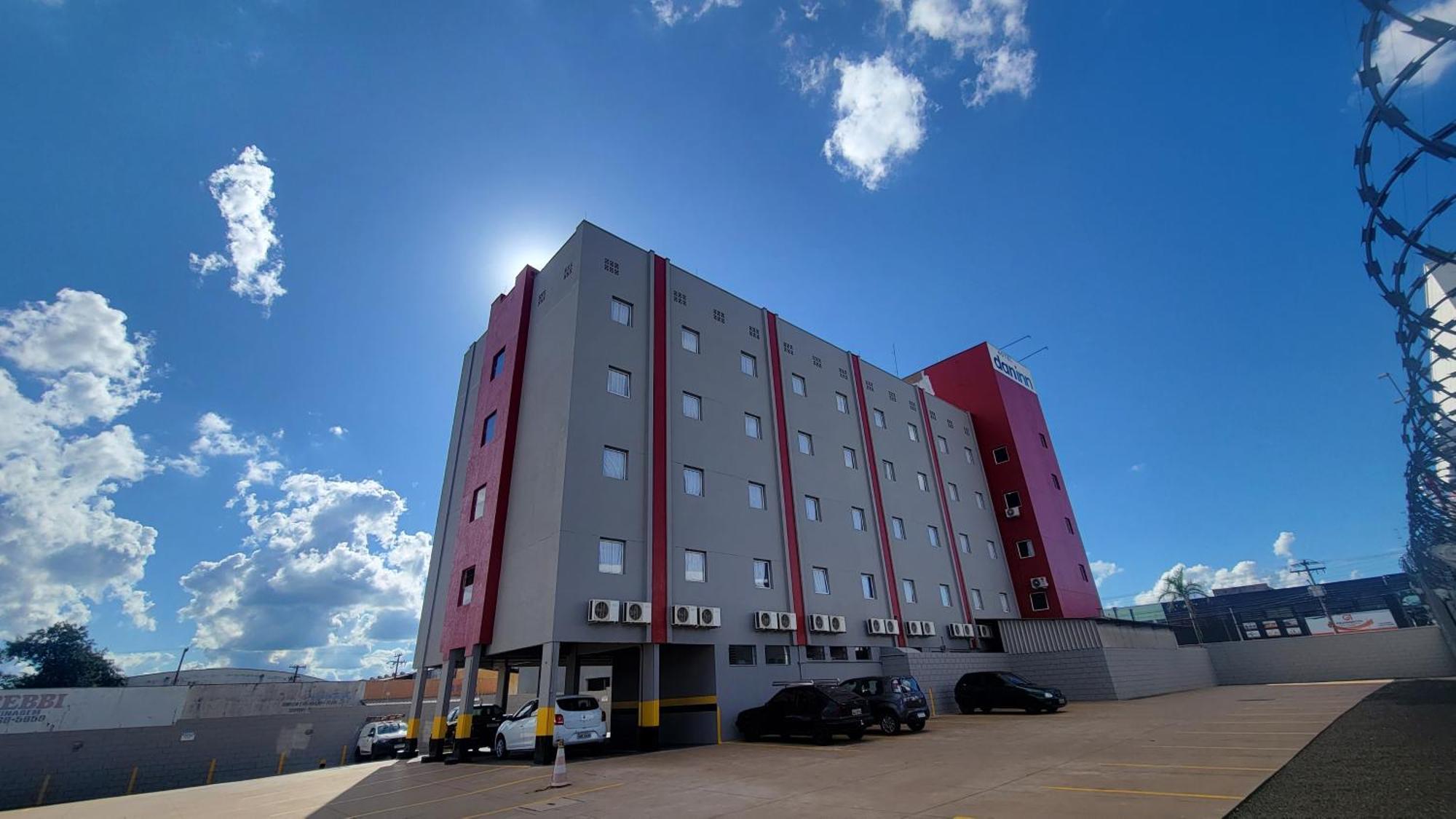Hotel Dan Inn Sao Carlos By Nacional Inn Esterno foto
