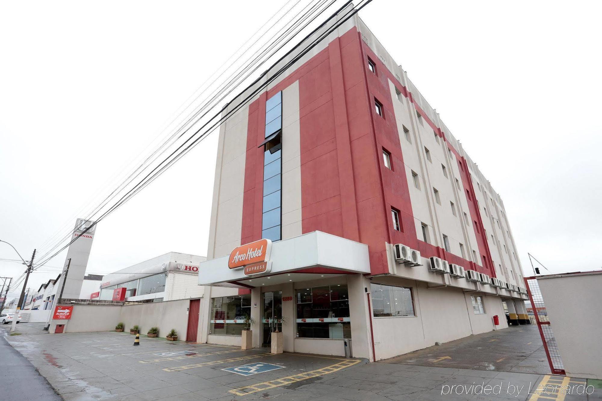 Hotel Dan Inn Sao Carlos By Nacional Inn Esterno foto