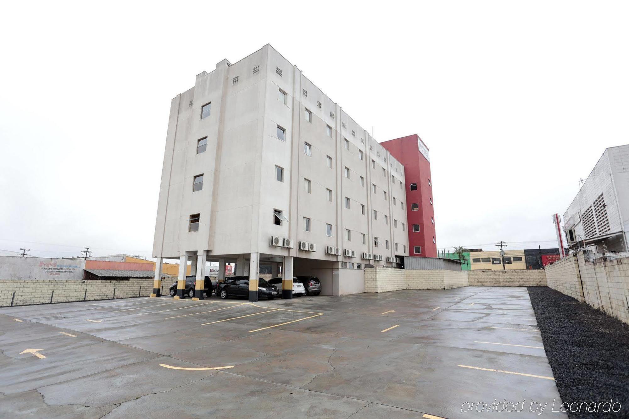Hotel Dan Inn Sao Carlos By Nacional Inn Esterno foto