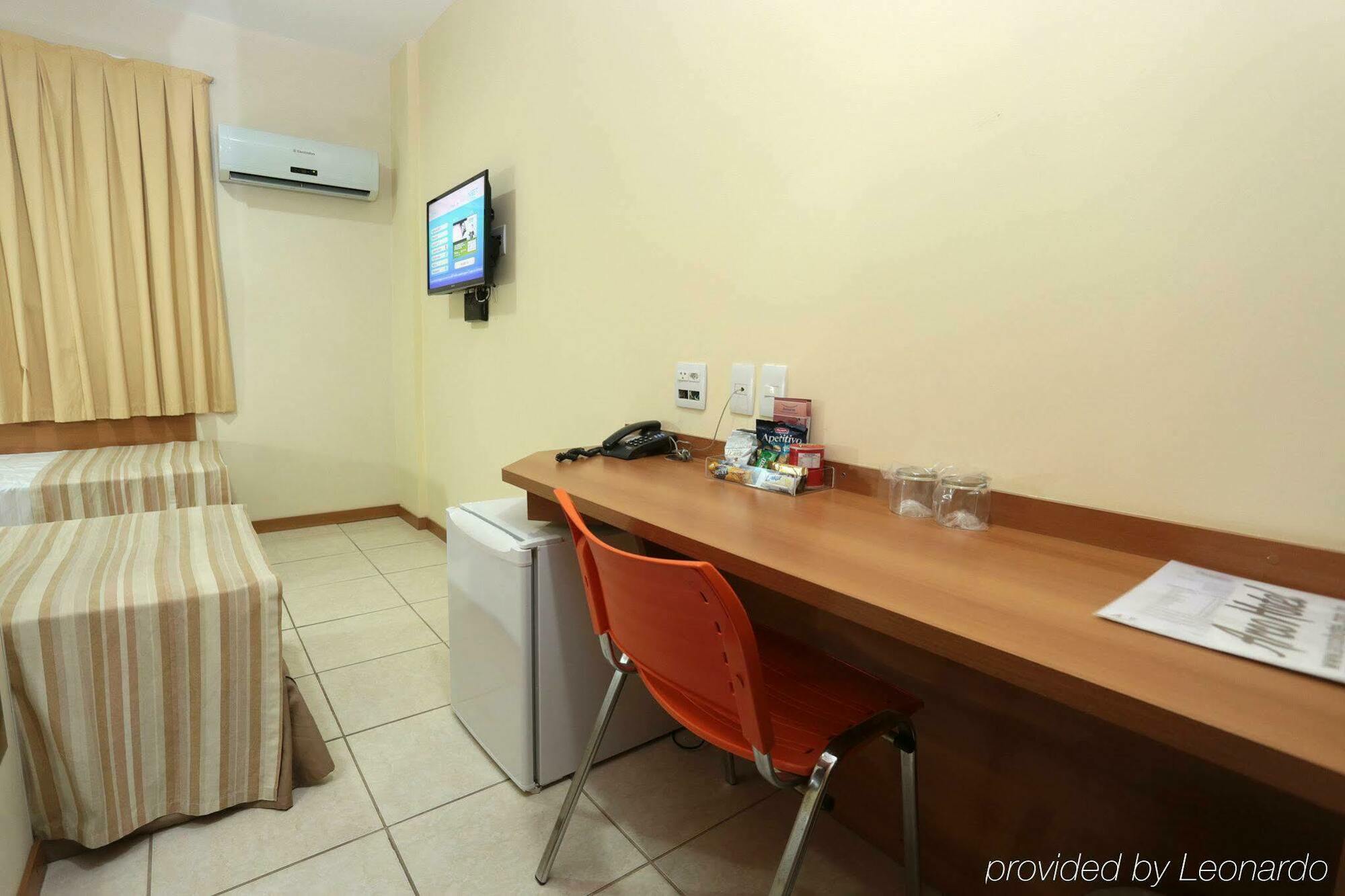 Hotel Dan Inn Sao Carlos By Nacional Inn Esterno foto